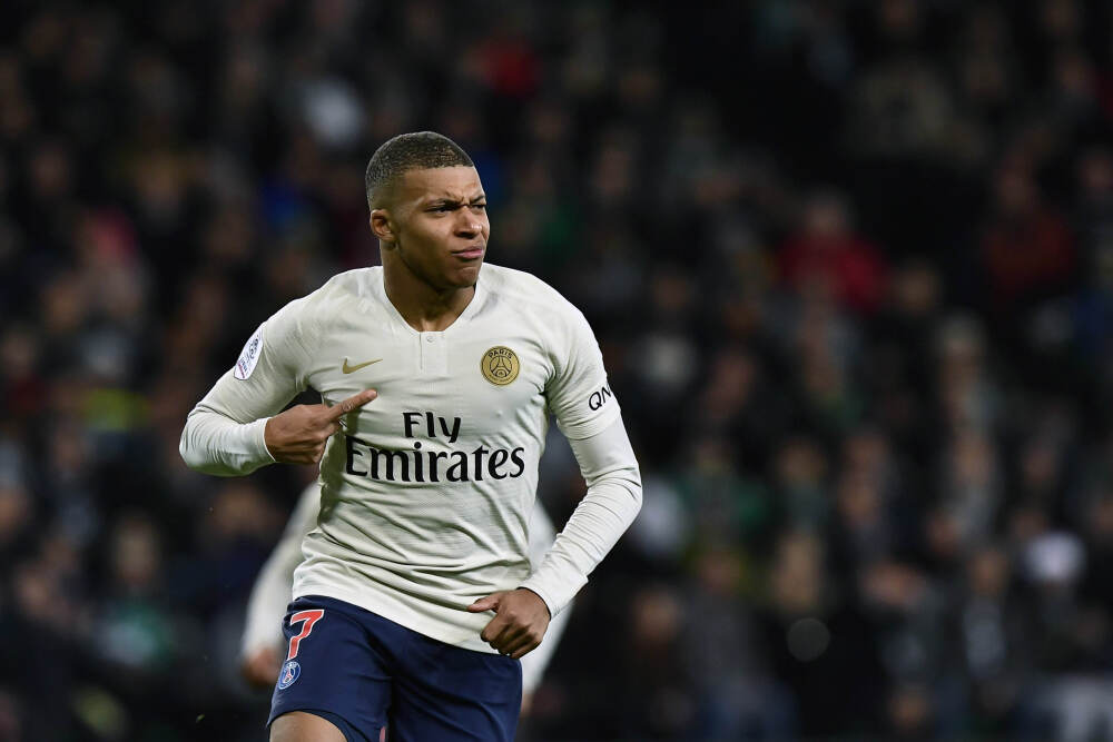 微软AI部门CEO警告: 缺乏监管的AI或在数年内超越人类掌控